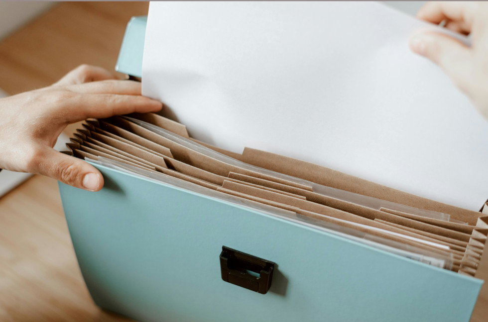 Files being sorted into a folder